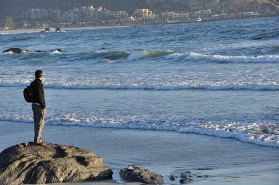 Admirando a praia de Totoralillo, na região de La Serena, no Chile